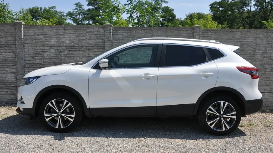 NISSAN Qashqai -