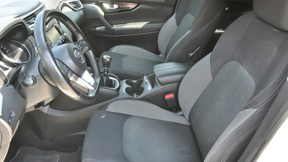 NISSAN Qashqai -