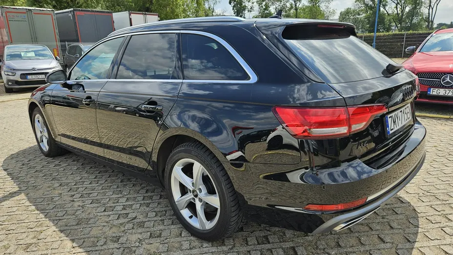 AUDI A4 -