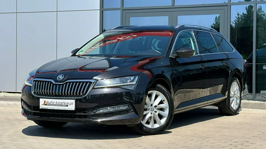 SKODA Superb -