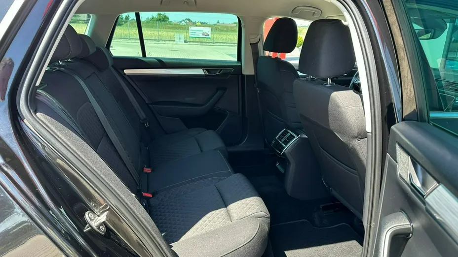 SKODA Superb -