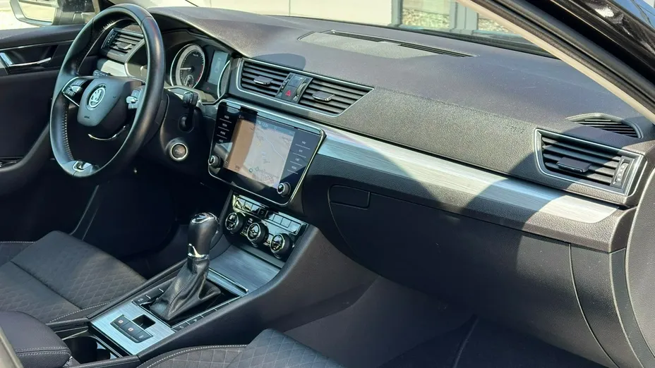SKODA Superb -