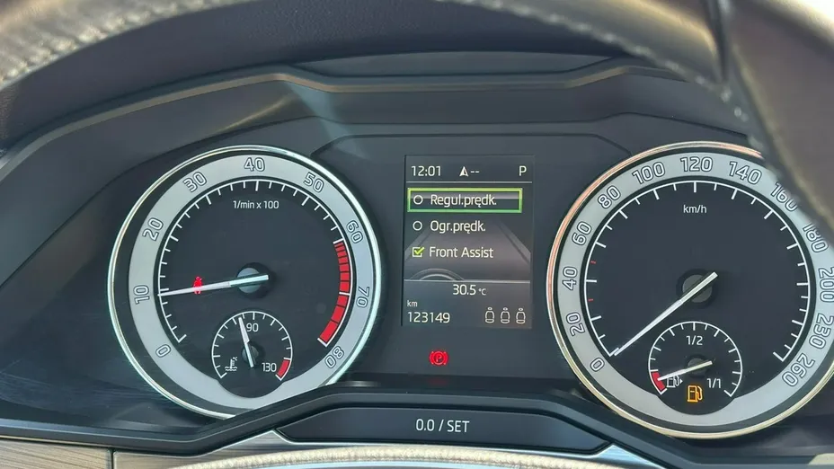 SKODA Superb -