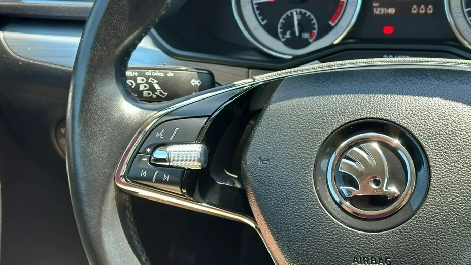 SKODA Superb -