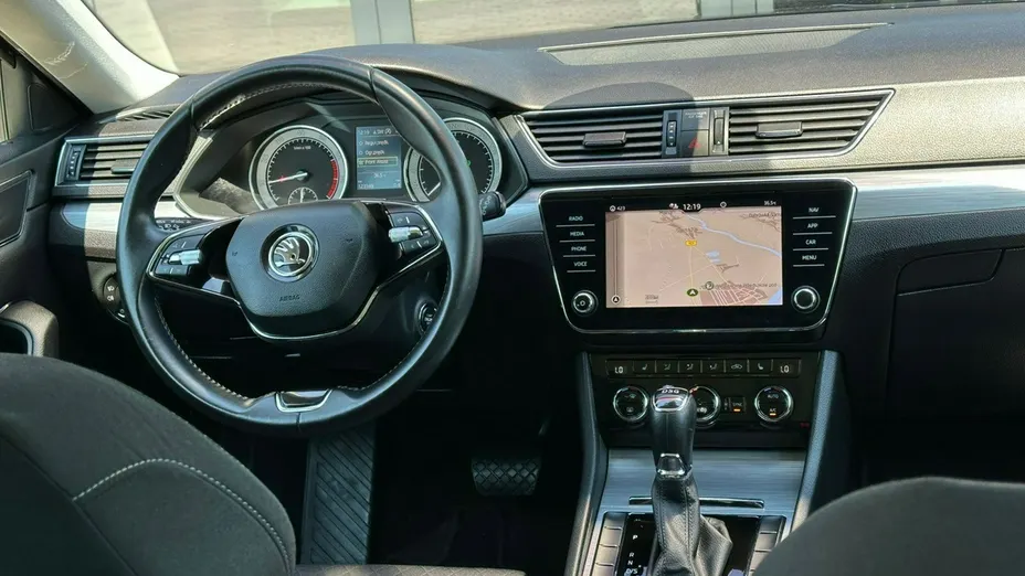 SKODA Superb -