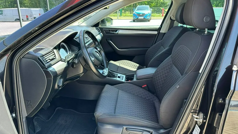 SKODA Superb -
