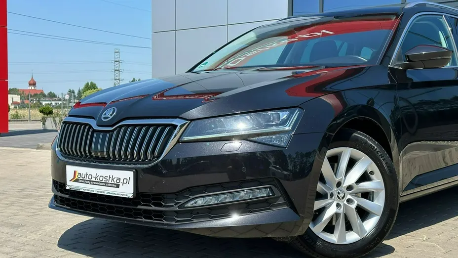 SKODA Superb -
