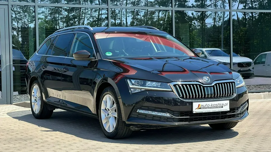 SKODA Superb -