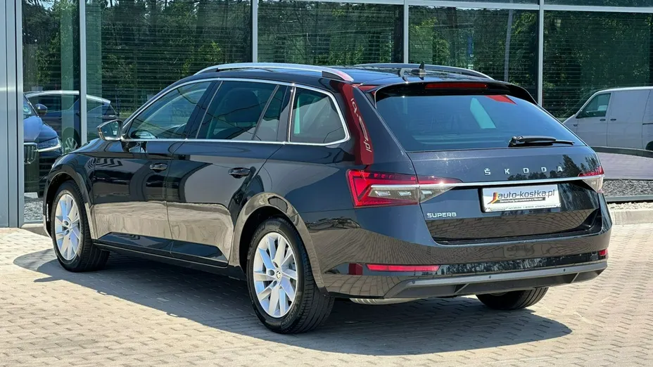 SKODA Superb -