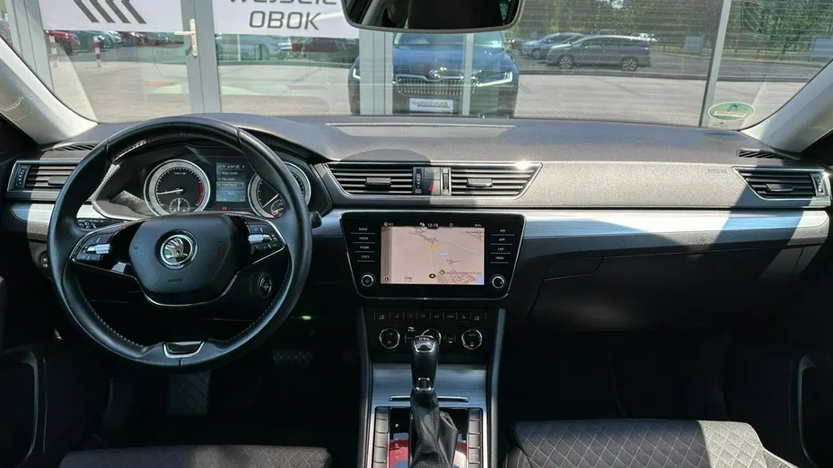 SKODA Superb -