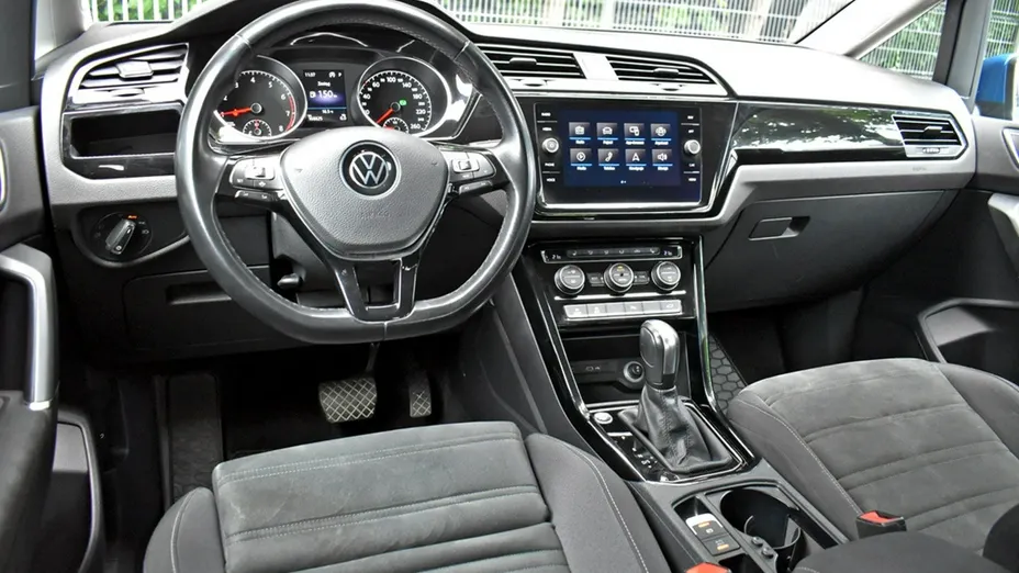 VOLKSWAGEN Touran -