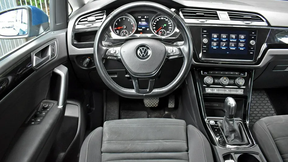 VOLKSWAGEN Touran -