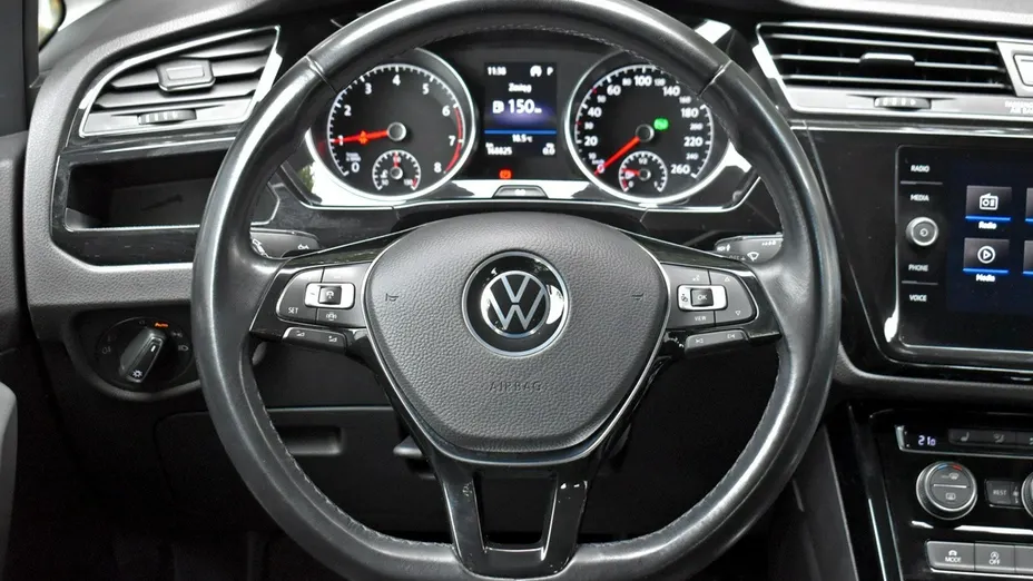 VOLKSWAGEN Touran -