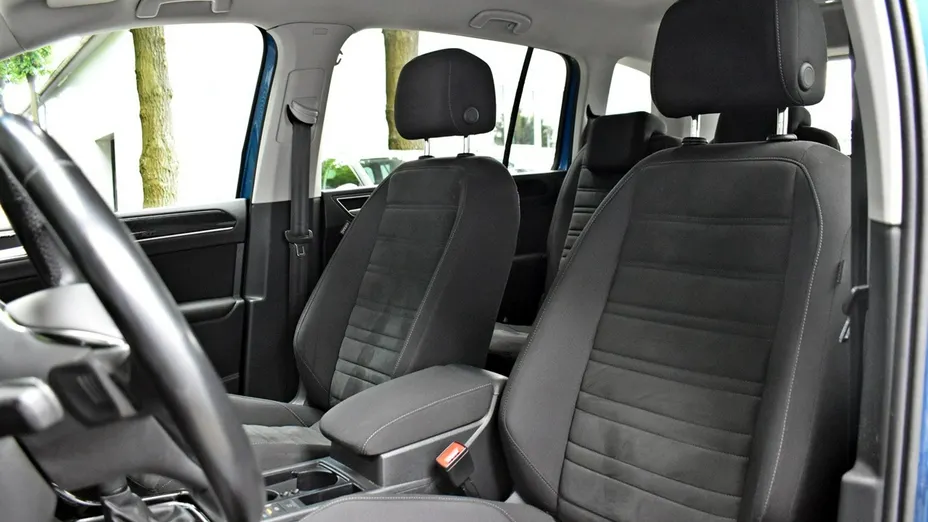 VOLKSWAGEN Touran -