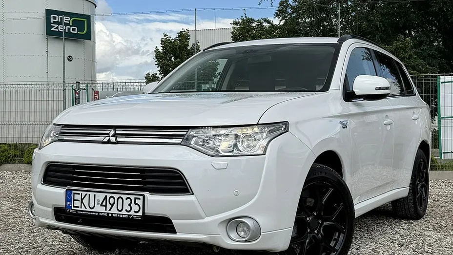 MITSUBISHI Outlander -