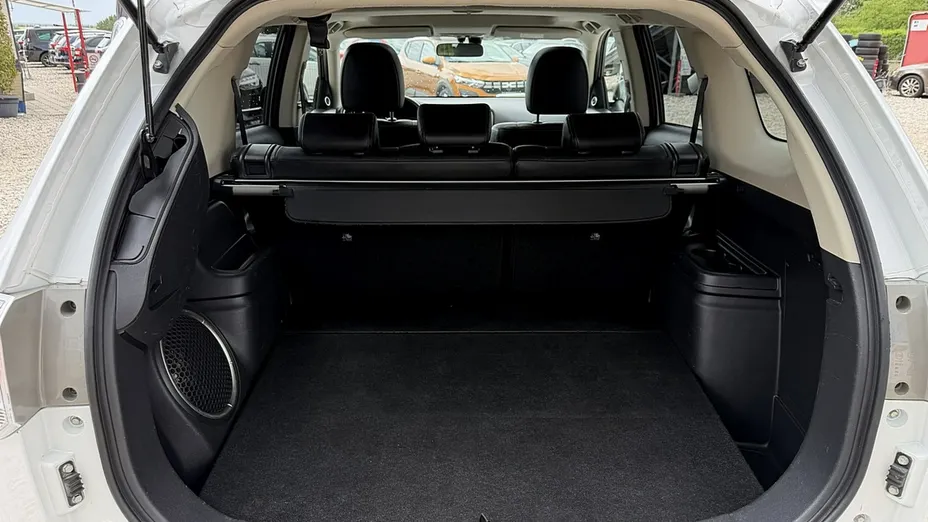 MITSUBISHI Outlander -