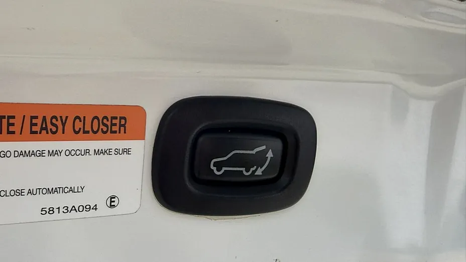 MITSUBISHI Outlander -