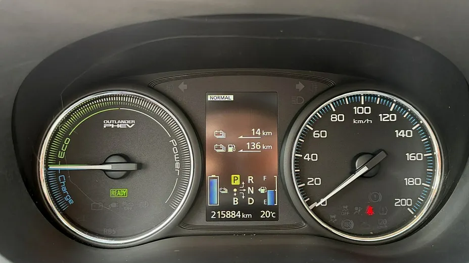MITSUBISHI Outlander -