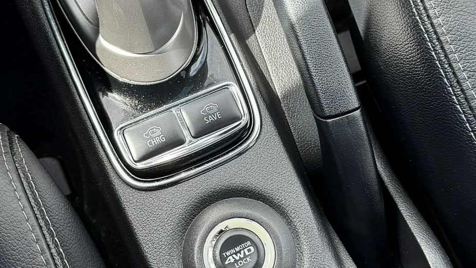 MITSUBISHI Outlander -