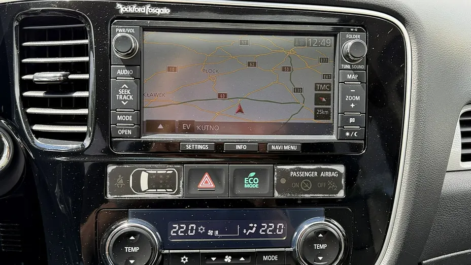 MITSUBISHI Outlander -