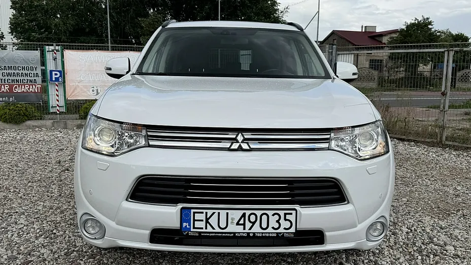 MITSUBISHI Outlander -