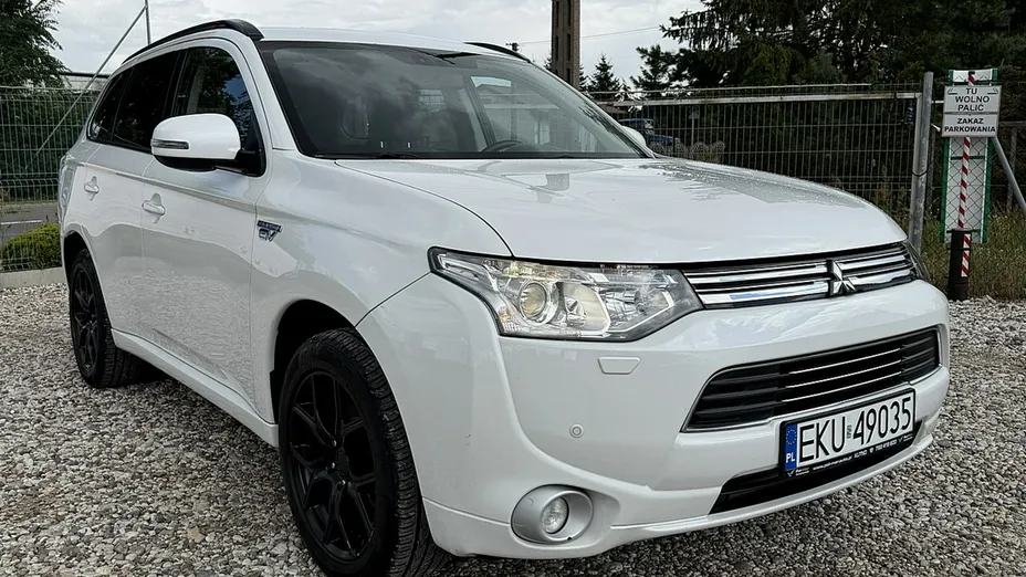 MITSUBISHI Outlander -