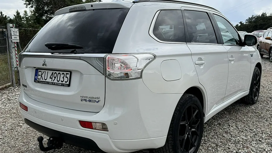 MITSUBISHI Outlander -