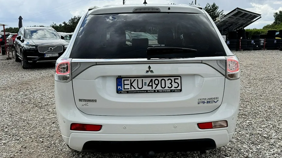 MITSUBISHI Outlander -