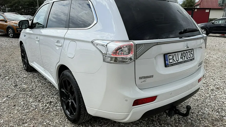 MITSUBISHI Outlander -