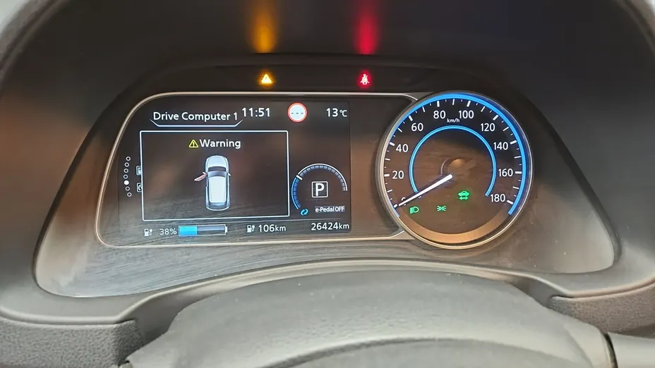 NISSAN Leaf -