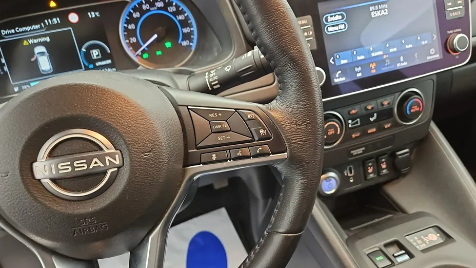 NISSAN Leaf -