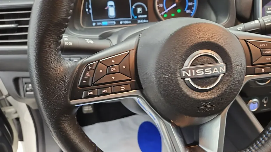 NISSAN Leaf -