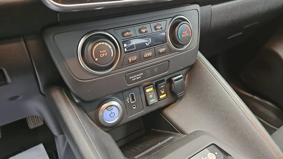 NISSAN Leaf -