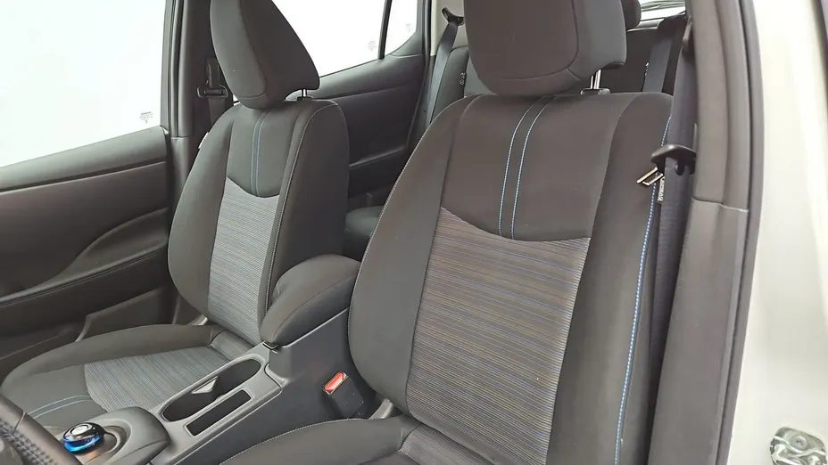 NISSAN Leaf -