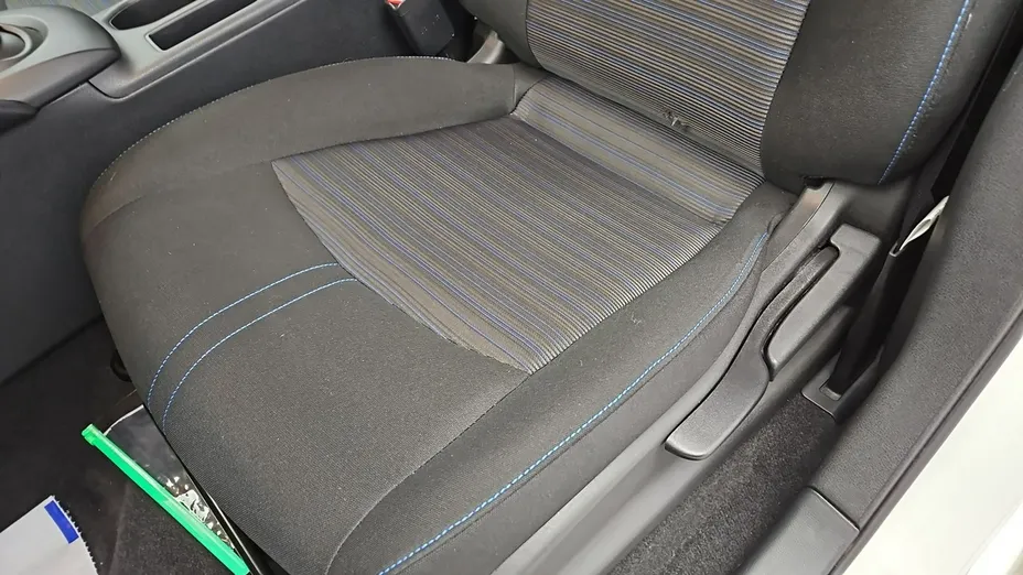 NISSAN Leaf -