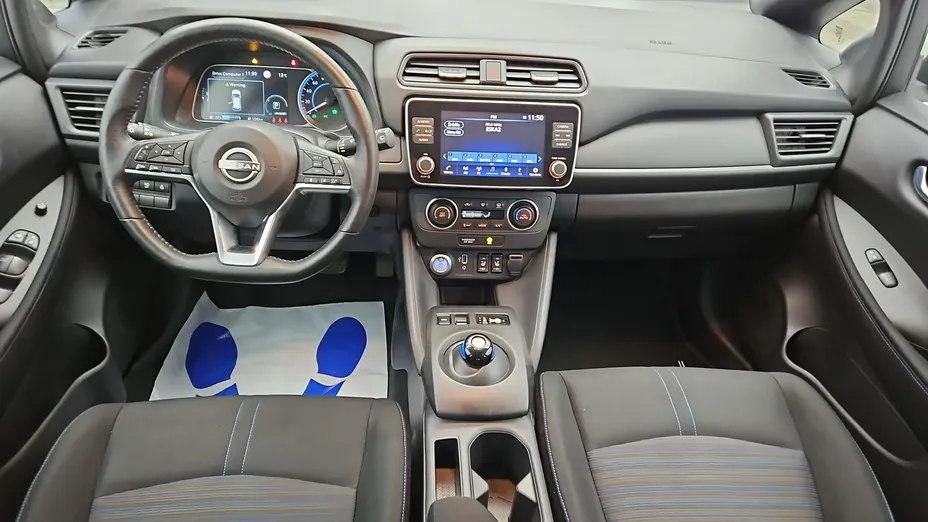 NISSAN Leaf -