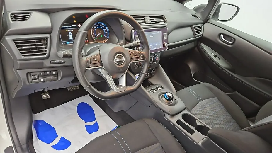 NISSAN Leaf -