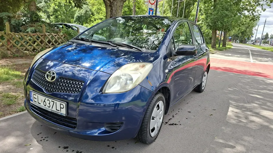 TOYOTA Yaris -