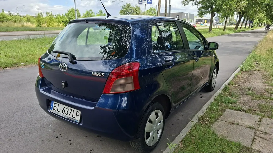 TOYOTA Yaris -