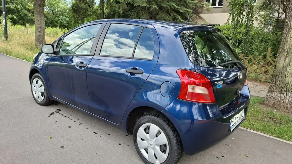 TOYOTA Yaris -