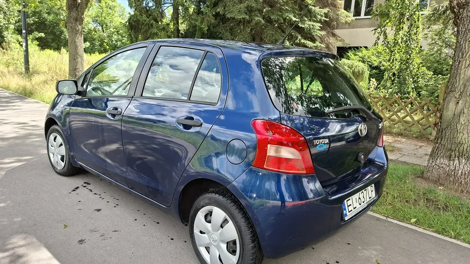TOYOTA Yaris -