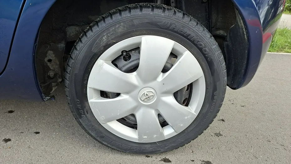 TOYOTA Yaris -