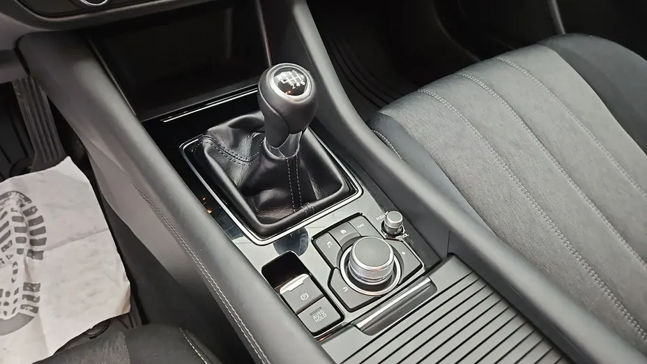 MAZDA 6 -