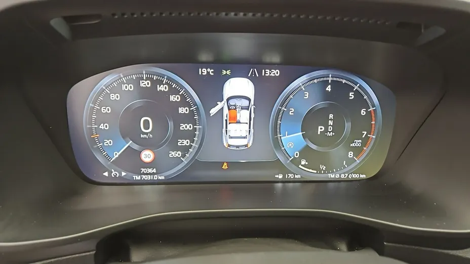 VOLVO XC40 -