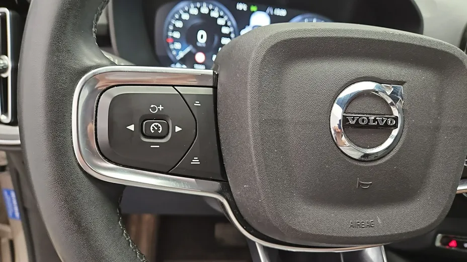 VOLVO XC40 -