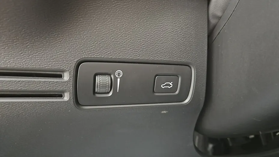 VOLVO XC40 -