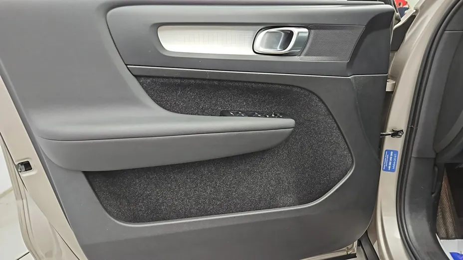 VOLVO XC40 -