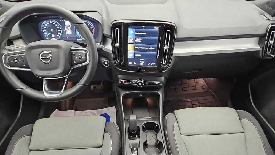VOLVO XC40 -
