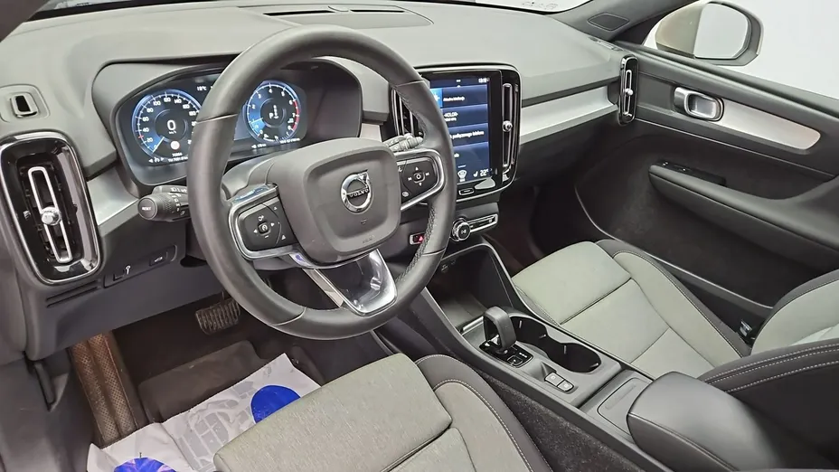 VOLVO XC40 -