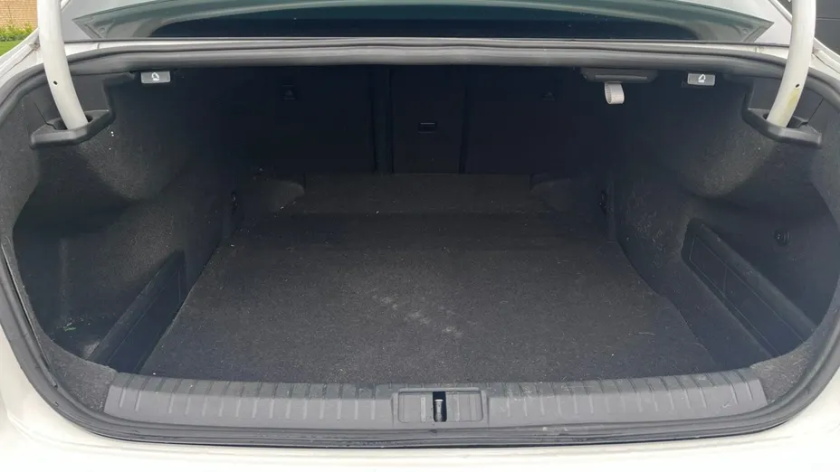 VOLKSWAGEN Passat -